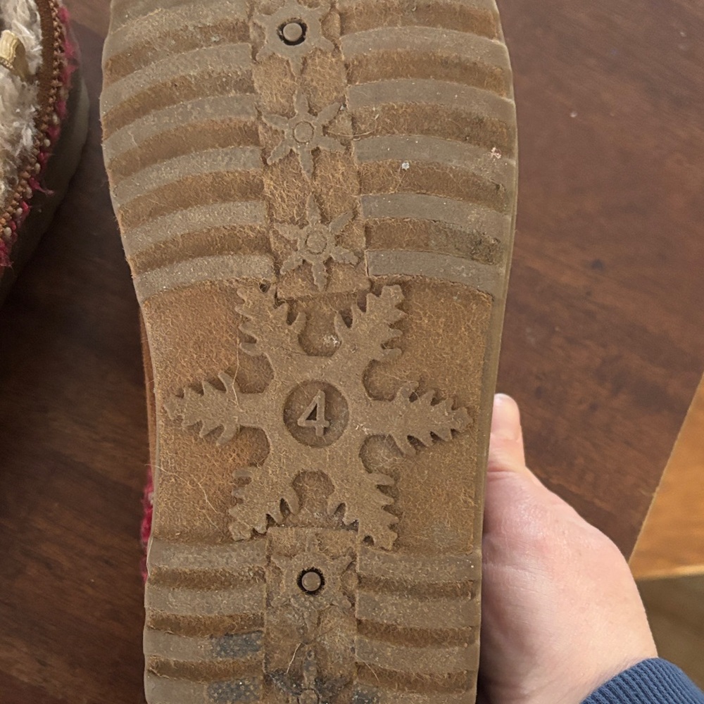 Cozy Brown Kids Clogs with Pink Trim - Picture 3 of 5